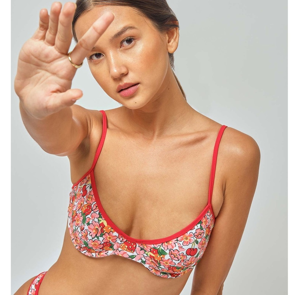 SOLD NWT BLACKBOUGH FIONA UNDERWIRE TOP - BERRY CHERRY